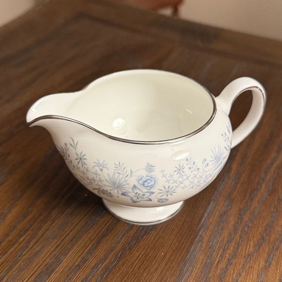 Wedgwood Cup Saucer Set Belle Fleur Footed Blue Flowers Platinum Rim Bone China - Picture 4 of 5